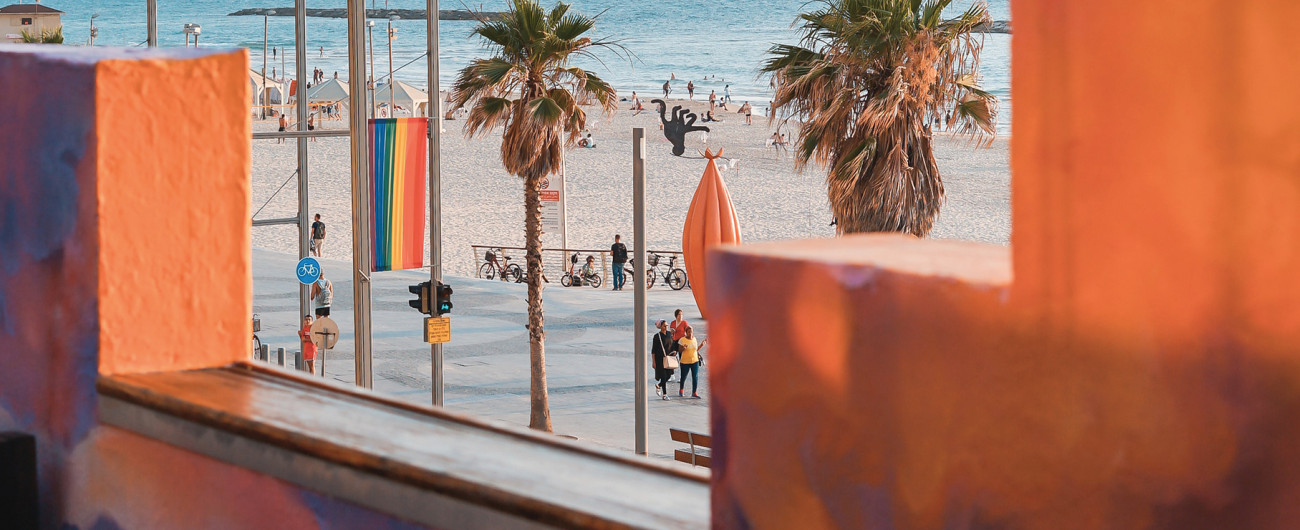 A balcony view of the Los Angeles Boardwalk.